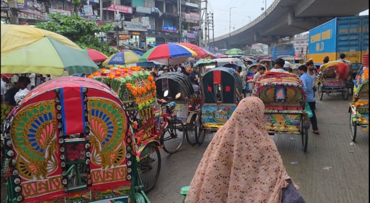 মহাসড়কে অবৈধ অটোর দৌরাত্ম্য